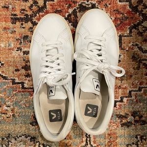 Veja Esplar Bright White